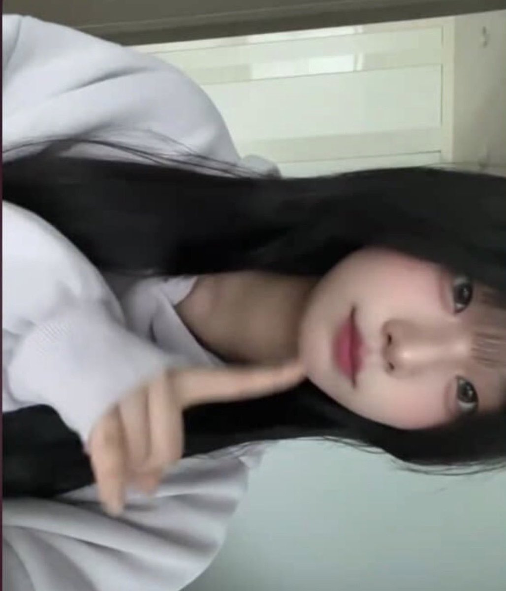 leeso917's tweet photo. 20세 서민하
이 년은 얼굴이 존나 좁보상이네 ㅋㅋㅋ   가슴에 자신 없어서 가슴이랑 같이 잇는 사진은 못 보내고 지 얼보가 존나 꼴리는건 알아가지고 얼굴만 집중적으로 찍는것봐 이런 년들 보면 얼빠들은 좆세우고 질질 싸겠네 그냥 ㅋㅋ
#지인능욕 #지인박제 #박제 https://t.co/P2nYbQ4ceo