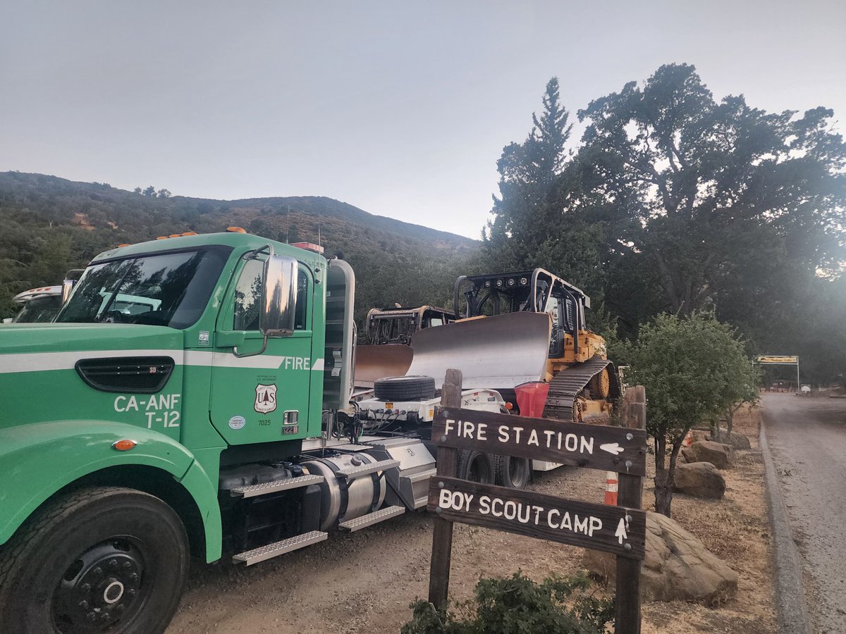 Angeles_NF's tweet photo. #GreenFire
Angeles NF Dozer 10 is enroute on an “Immediate Need” to the San Bernardino National Forest’s Green Fire north of Yucaipa
@SBCOUNTYFIRE @SanBernardinoNF @CALFIREBDU https://t.co/aspcUBFvOy