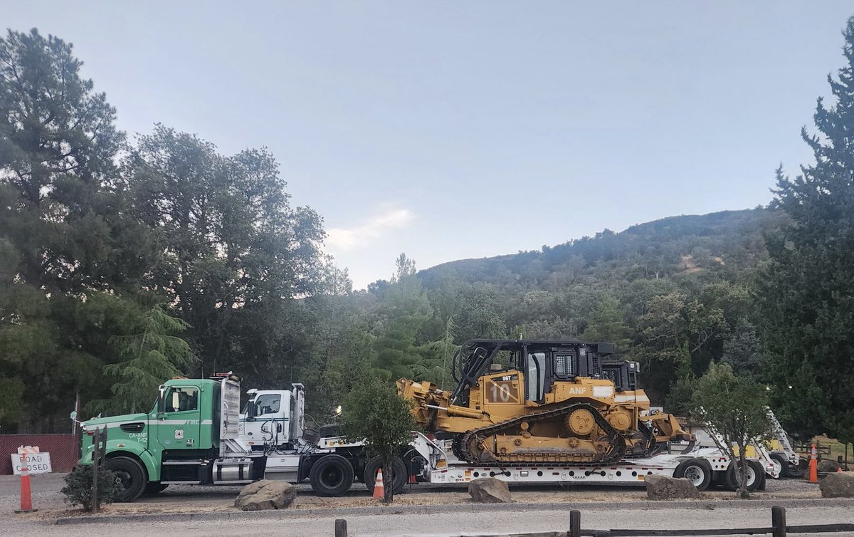 Angeles_NF's tweet photo. #GreenFire
Angeles NF Dozer 10 is enroute on an “Immediate Need” to the San Bernardino National Forest’s Green Fire north of Yucaipa
@SBCOUNTYFIRE @SanBernardinoNF @CALFIREBDU https://t.co/aspcUBFvOy