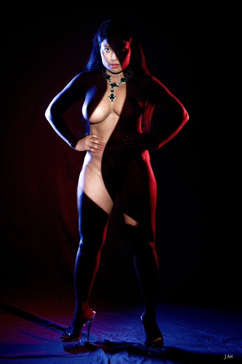 IndianBoldVibes's tweet photo. Definition of sensuality. every curve of her body tell a new story 
@NikitaGordijn90 https://t.co/FyWIcEpcMk