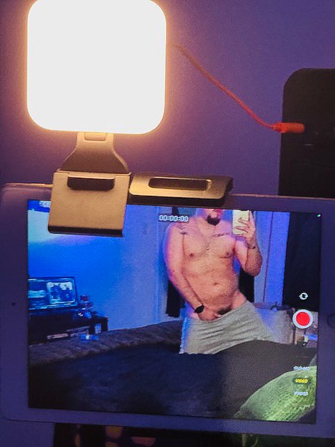 RickySanchezzzX's tweet photo. Who wants to make some content.  #mlm https://t.co/a0WP5XNfz0