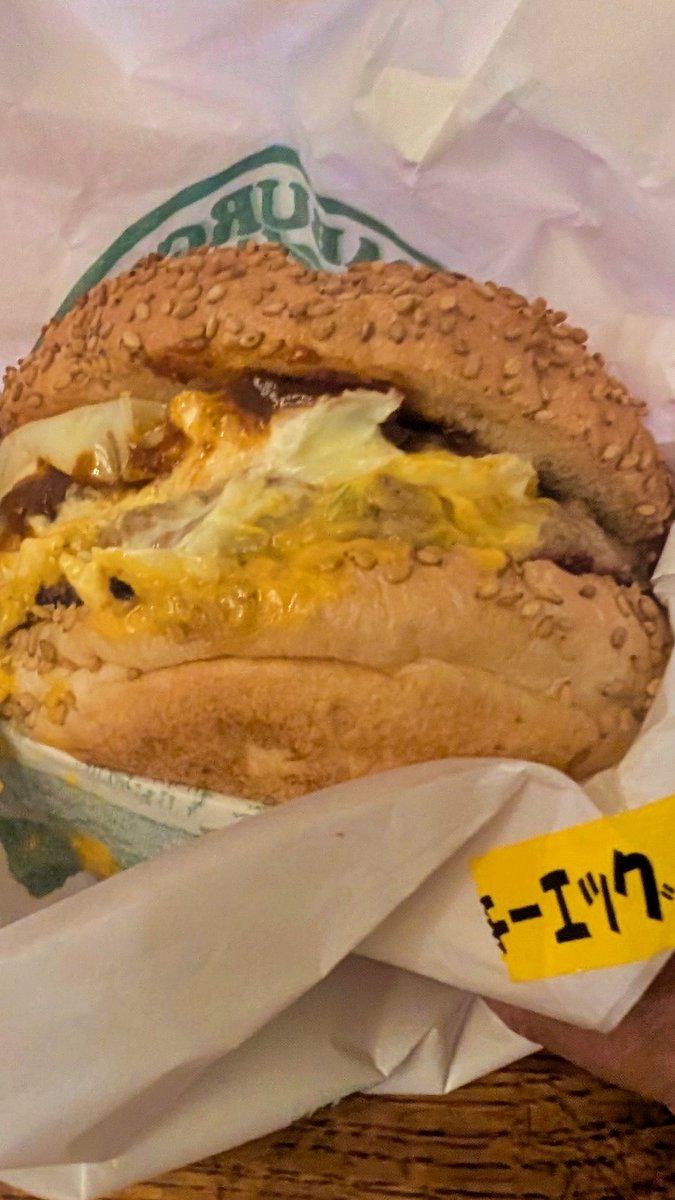 yamasa79's tweet photo. ご当地バーガーの名店「ラッキーピエロ」をご紹介します🍔
1番人気のチャイニーズチキンバーガーと2番人気のラッキーエッグバーガーを食べました！超美味しい😋
書ききれないのでリプ見て👇
#函館 #ラッキーピエロ #チャイニーズチキンバーガー #ブログ更新 #函館グルメ #旅行好き https://t.co/HEIQvBuoh3