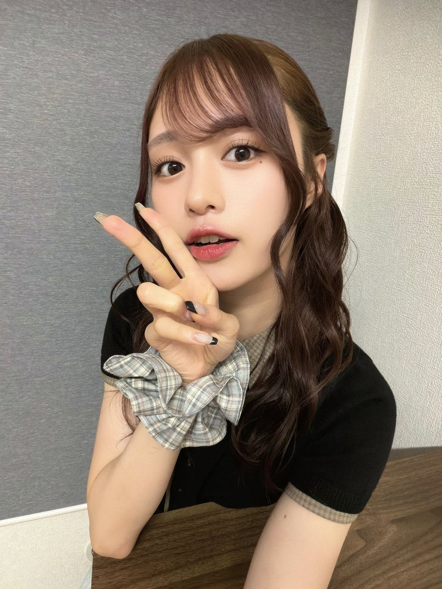 AyaEmori_BOX's tweet photo. ネイル変えてくる💅
何色にしよう https://t.co/XFCBXglc0M