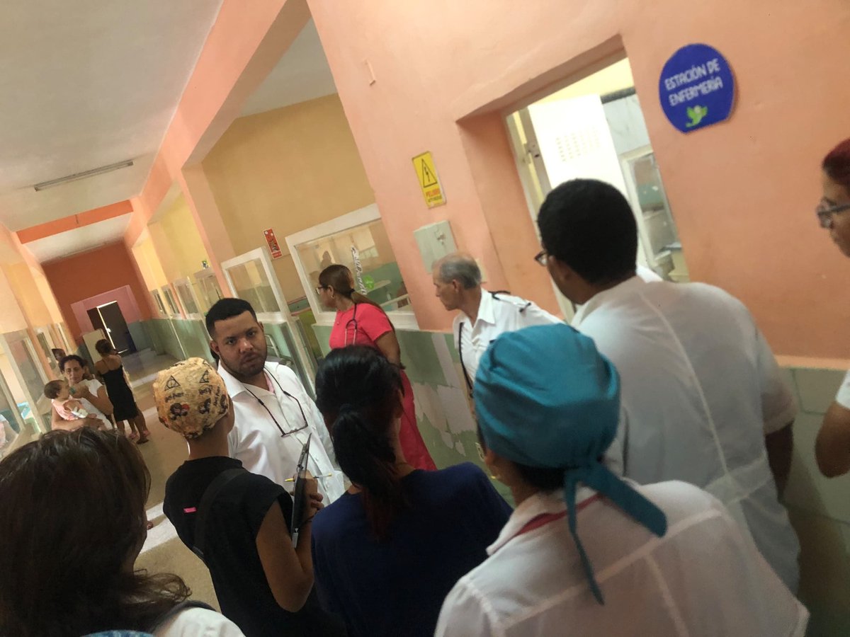 YagenPerez's tweet photo. Contingente Juvenil Dr. Ernesto Guevara
📌 inicia sus actividades en el hospital Pediatrico de Centro Haban, cuenta con 35 jóvenes, de Medicina, Enfermería, Bionálisis Clínico, Rehabilitación y otras tecnologías incluye recién graduados y residentes. https://t.co/chGTkxHLaD