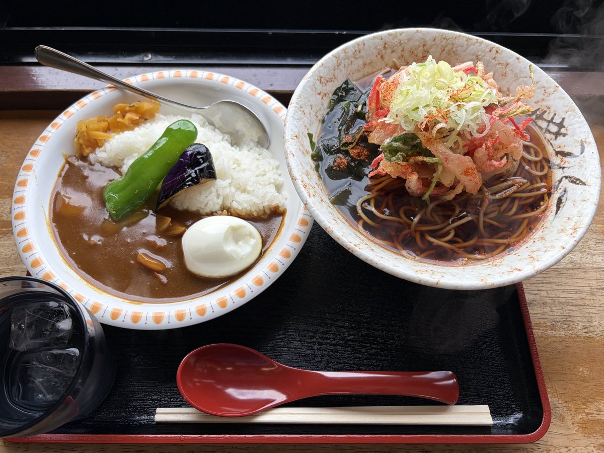 3daime1107's tweet photo. お昼に大和ということで、「そば処 あさひ」さんへ🍴
久しぶりの訪問でしたが、やはり美味しい(・u ・)ŧ‹”ŧ‹”
朝に妻から「晩ご飯はカレーよ」と言われてても、カレーを頼んでしまうのは男の性( 'ω')🍛

#そば処あさひ
#昼夜カレーが確定
#カレーは何食食べても美味しい
#もちろんそばも https://t.co/xvMX0CenHY
