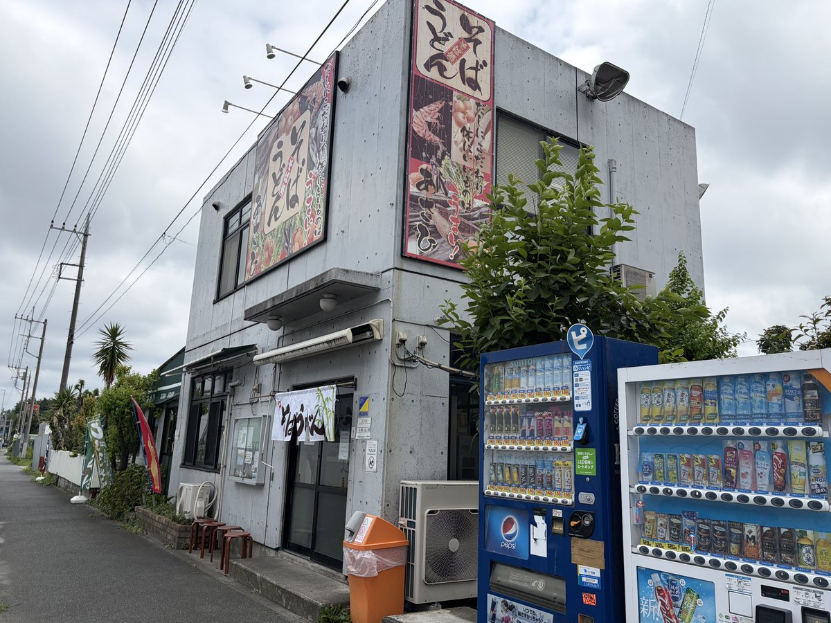 3daime1107's tweet photo. お昼に大和ということで、「そば処 あさひ」さんへ🍴
久しぶりの訪問でしたが、やはり美味しい(・u ・)ŧ‹”ŧ‹”
朝に妻から「晩ご飯はカレーよ」と言われてても、カレーを頼んでしまうのは男の性( 'ω')🍛

#そば処あさひ
#昼夜カレーが確定
#カレーは何食食べても美味しい
#もちろんそばも https://t.co/xvMX0CenHY