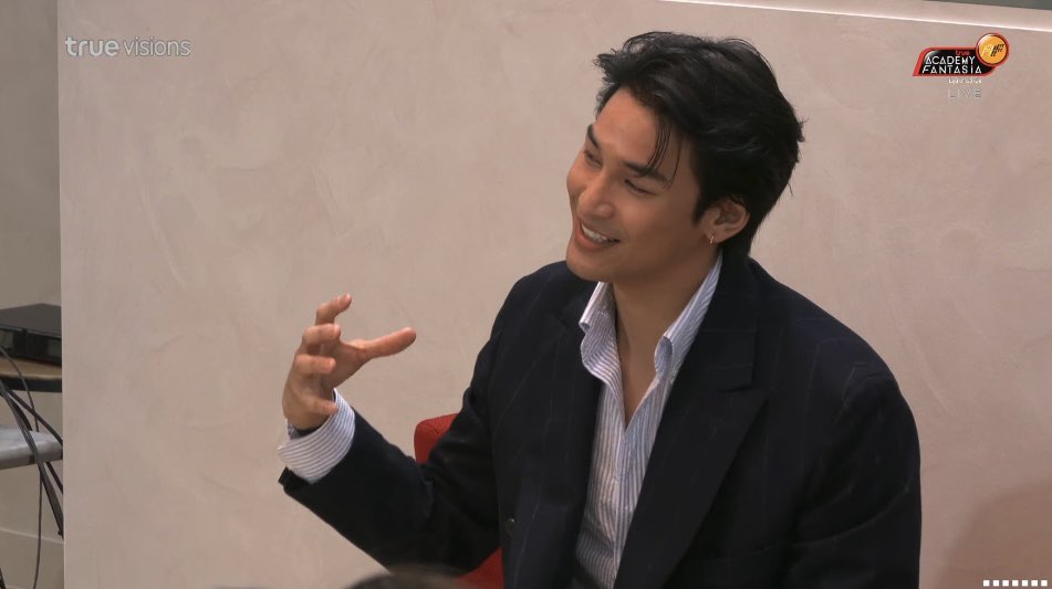 ApoNattawinofc's tweet photo. รับทราบค่ะ ผอ. เอ้ย! พี่อาโป ☺️

ACTING TRAINER APO
#ApoNattawin #TrueAF2026 #TrueAF2026xBeOnCloud 

พี่จะใส่สูทมาทำไม @Nnattawin1 วันนี้หล่อมาเลยเข้าฉากด้วยมั้ยนร้าาา รอดูด้วยกันยาวๆ นะจาาาา https://t.co/I9tbWDRJvS
