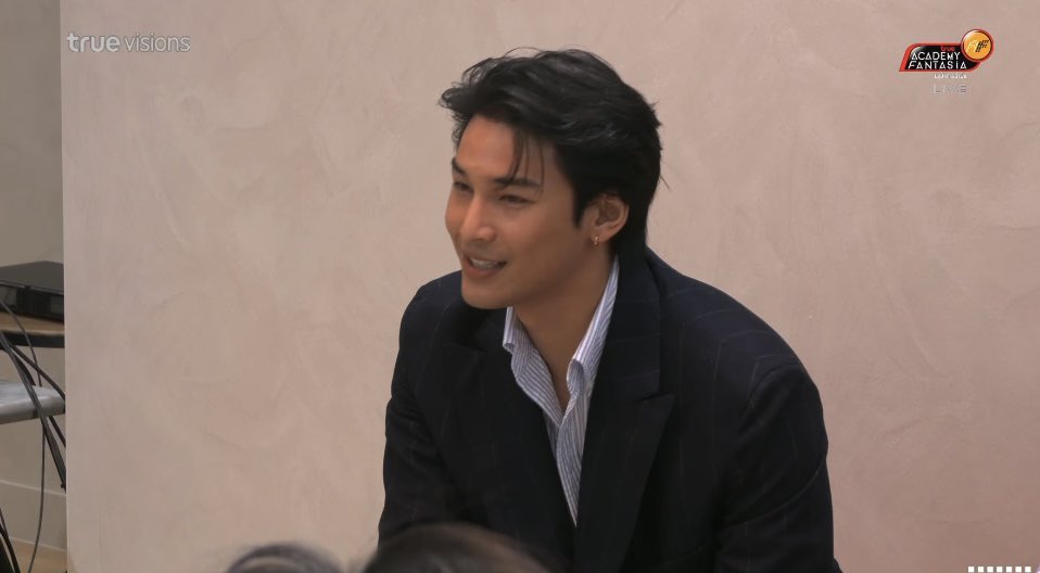 ApoNattawinofc's tweet photo. รับทราบค่ะ ผอ. เอ้ย! พี่อาโป ☺️

ACTING TRAINER APO
#ApoNattawin #TrueAF2026 #TrueAF2026xBeOnCloud 

พี่จะใส่สูทมาทำไม @Nnattawin1 วันนี้หล่อมาเลยเข้าฉากด้วยมั้ยนร้าาา รอดูด้วยกันยาวๆ นะจาาาา https://t.co/I9tbWDRJvS