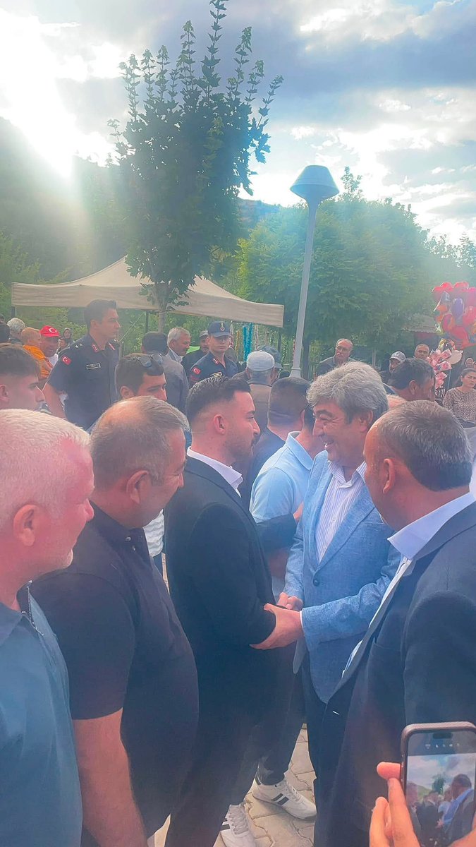 akkislaocak's tweet photo. Akkışla Kululu ve Çevresi Sosyal Yardımlaşma, Eğitim, Kültür ve Dayanışma Derneği tarafından düzenlenen 9. Kesdoğan Birlik, Beraberlik ve Gilaburu Şenliği'ne katılım sağladık.
@ayyildirim1 
@halityagmur 
@isayuzugullu https://t.co/Z1qX0K5wCJ