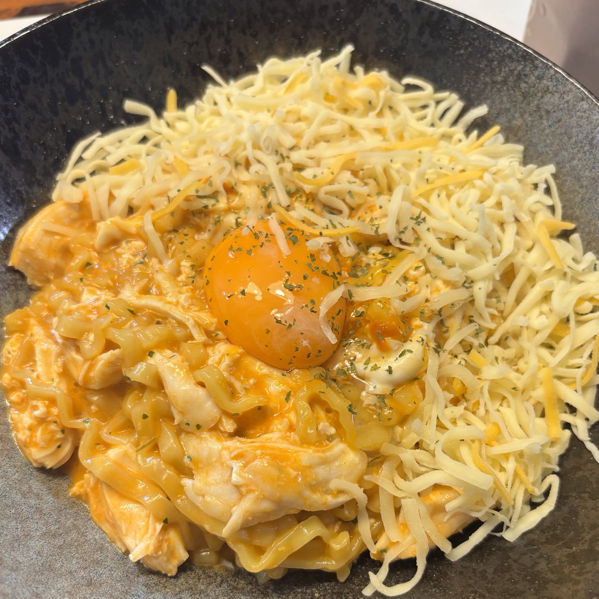 setsuna_sleep_'s tweet photo. 久々にクリームカルボブルダック食べた🥰🥰
ササミと卵でタンパク質の抵抗...
ソース全部入れても美味しい辛さで嬉しい https://t.co/1XEIGF8S24