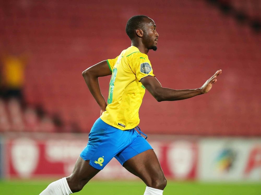 UnplayableZA's tweet photo. 𝗜𝗡 𝗧𝗔𝗡𝗭𝗔𝗡𝗜𝗔

Former Mamelodi Sundowns striker Peter Shalulile has joined Young Africans.

#TimuYaWanachi 
#UNPLAYABLE https://t.co/jjPus8JLry