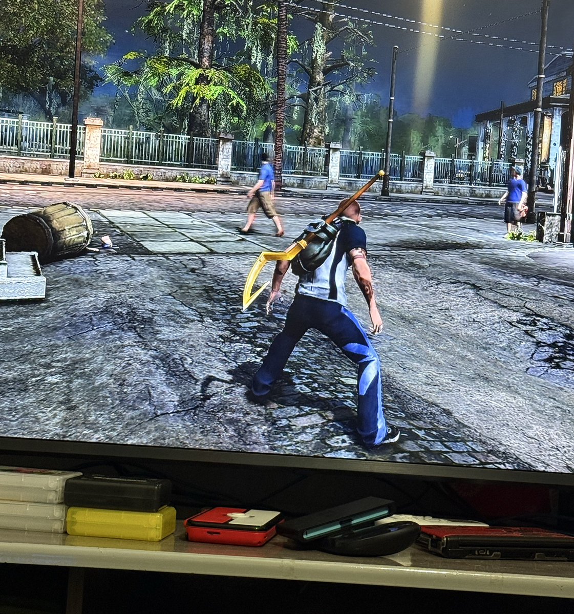 Yoozen's tweet photo. Jogando inFamous 2 com skin do Sly Cooper, com controle do PS4 em pleno 2026,

do jeito que Nolan queria ☝️ https://t.co/OLEoUoC7on