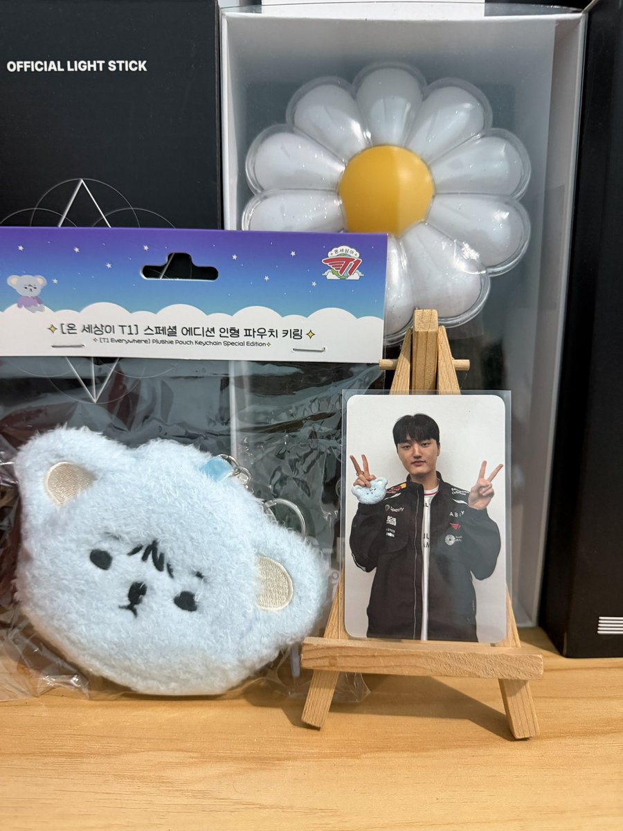 KpopXLoLShop's tweet photo. Plushie Pouch Keychain Special Edition with photocard

Available Player: Faker, Peyz and Keria

DM us for more info 💕😊

#Faker #Peyz #Keria #T1 https://t.co/SU1KhOz9Vb