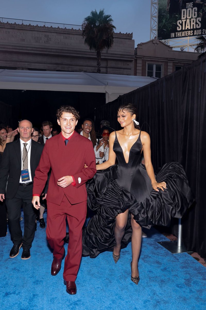 tomhollandbr's tweet photo. Tom Holland e Zendaya na Première internacional de "Homem-Aranha: Um Novo Dia" em Los Angeles. ❤️ https://t.co/fA7nNYUDpd