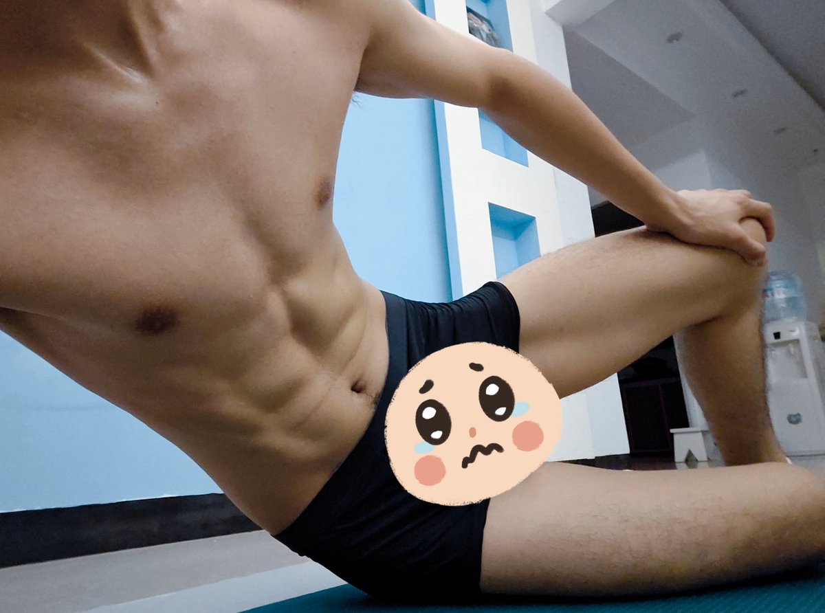 BixiuL's tweet photo. 虽然没啥肌肉，但是我平板支撑可以10m20s，耐力还行😉
#男大交朋友 #fit #record #健身 #记录 #打卡 https://t.co/pKsDn09ki3