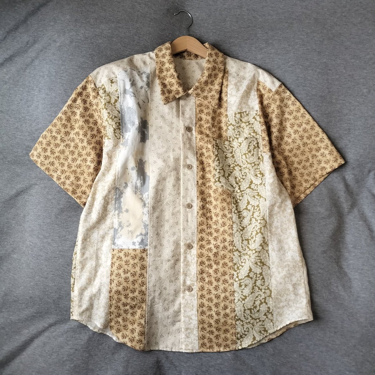 Denphalae0418's tweet photo. 着ていく服、きまった？

7月ももう終盤！
夏の休暇に着ていく服に悩んでるあなたに
クリエイターが選ぶオススメ3選！

迷ってたあなたもこれで決まり✨

denphalaeの人気シャツ
【轟】、【暦】､【滲み】は数量限定！

ショップへ急げ💨
#柄シャツ #個性的 #夏服 #ユニセックス #ブランド https://t.co/uKYzh5hTpr