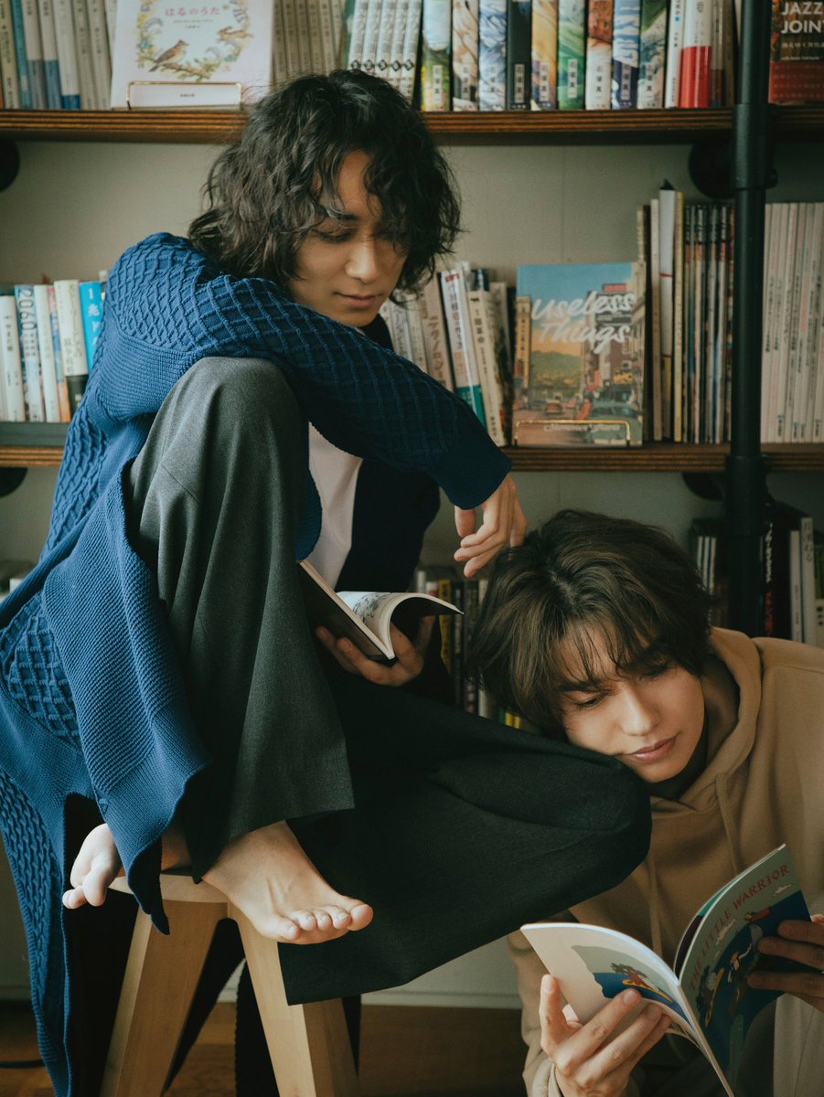 joseiseven's tweet photo. ☔『 #スモークブルーの雨のち晴れ 』☀️

＼＼📸デジタル写真集発売直前📸／／

❤️掲載カット解禁＆紙版予約開始❤️

いよいよ7月30日に発売される、2026年4月期ドラマ『スモークブルーの雨のち晴れ』（読売テレビ）の公式デジタル写真集💫
特別に掲載カットを一部解禁します🫣

そして、紙版の予約がスタートしました‼️

📱デジタル版
・全ストア共通で購入特典として「メイキング動画」の視聴権がついてきます🎥
・下記の書店では、各オリジナルのアザーカットを掲載💖

ReaderStore
https://t.co/kf4jB6q7KG

楽天 Kobo
https://t.co/GEwdRECq81

honto
https://t.co/Z4rK1Vgjj0

📖紙版
✨予約は下記サイトから✨
https://t.co/64ROWKH7cw
・7月28日(火)12時00分から8月13日（木）23時59分までの完全受注販売📝
・デジタル版の動画に追加して、別のメイキング動画が視聴できるQRコードつきポストカード付録がついてきます✌️
・追加オリジナルカットあり⭐️
・生写真がランダムで１枚（全３種・Ｌ版サイズ）ついてきます🙌

💖グラビア＆付録
・7月30日発売の女性セブンに、独占アザーカットのグラビアとポスター付録がついてきます😍
https://t.co/k91D1AYd9K

#武田航平
#渋谷謙人
#ドラマスモブル