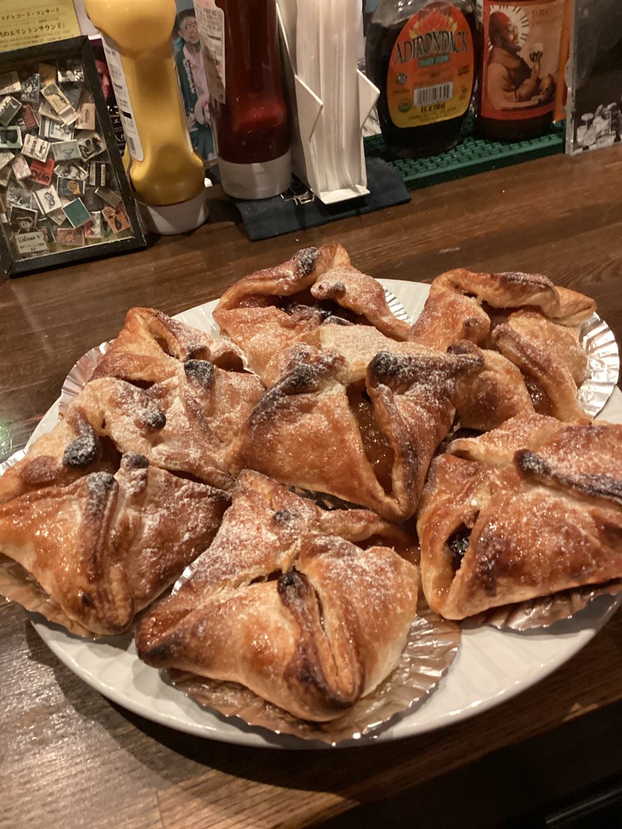 Adirondackcafe's tweet photo. 7月28日オープンしました♪
名物1番人気のアップルパイです🥧🍎
アイスと一緒に食べると絶品です😋 https://t.co/nOD0n44GRg