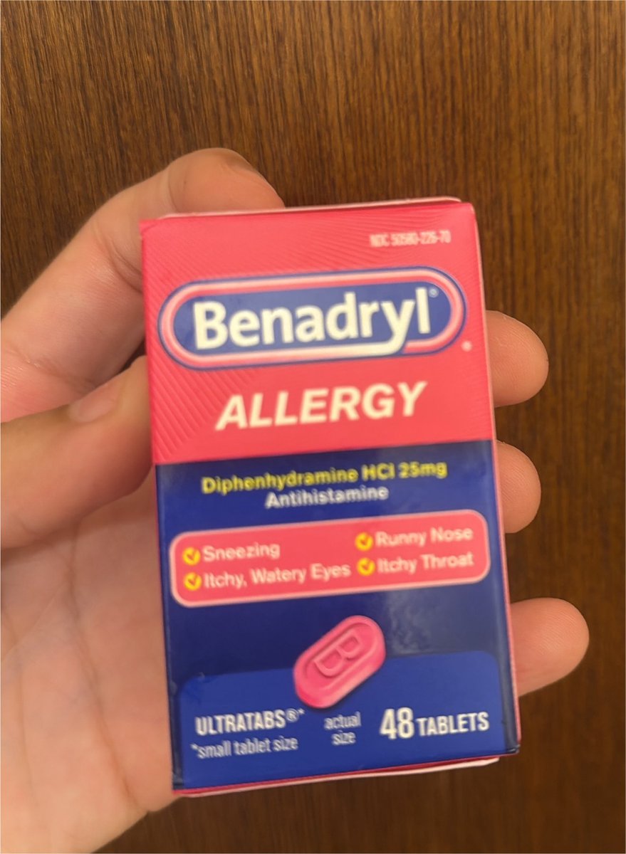 ixusxo's tweet photo. ran outta weed but i finally got more benadryl stay resourceful 🫰😗 https://t.co/54zJNKbUyj