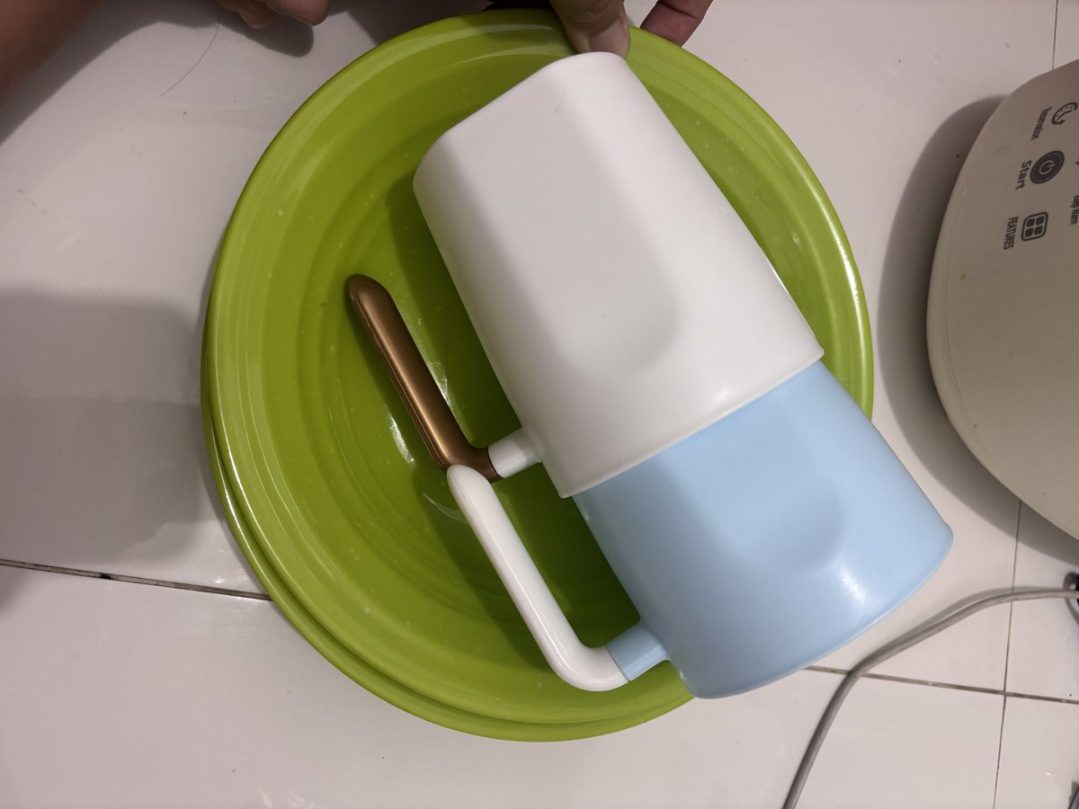 citrano45729222's tweet photo. @unicefess Edisi mau cabut dari unnes, Dijual magicom harga normal nya 300k dijual 180k, gelas&amp;piring di harga 20k https://t.co/v1sOO9HtKE