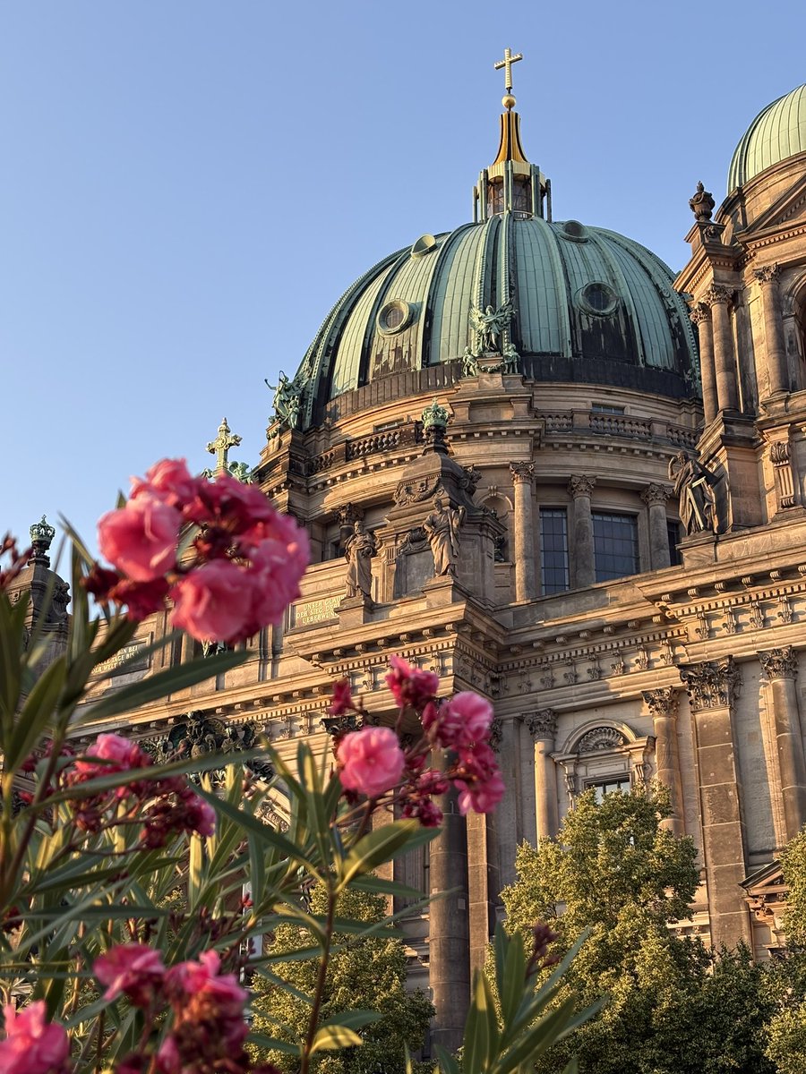 qsarder's tweet photo. Berlin 🇩🇪❤️‍🩹 https://t.co/dYE7uWiXgI