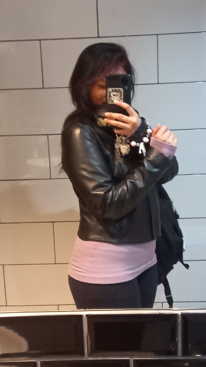 wtfitsagoose's tweet photo. went to work looking like this and hg yelled WHAT'S WRONG WITH YOU WHY DO YOU LOOK SO GOOD bf was right next to her chocked up and said yeah what she said https://t.co/9jJn1OodPJ