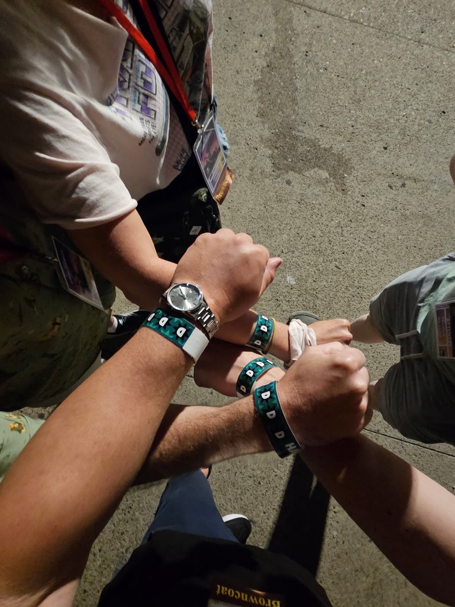 JennifRYoung's tweet photo. Comic-Con lied -#SDCC2026 #HallH #Wristbandgate @Comic_Con https://t.co/iapBD3G17z