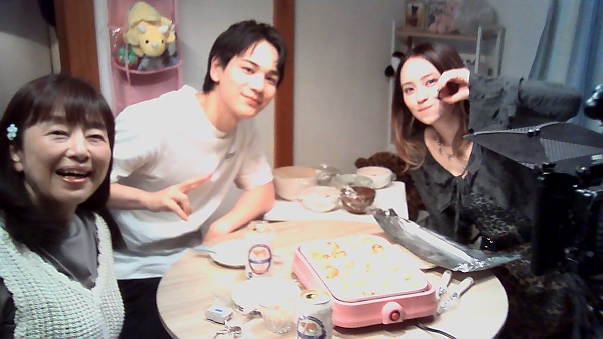 2216_tx's tweet photo. ˗ˏˋ 📸Yui ’s TOY Camera ˊˎ˗

シリアスなシーンが多い第4話でしたが、
トイカメラには明るい写真が
たくさん収められていました✨

『#夫婦と16歳 〜狂気の隣人〜』
🔗第𝟏話❯❯https://t.co/lyRzoOWkro
🔗第𝟮話❯❯https://t.co/oqTy0sRgvt
🔗第𝟯話❯❯https://t.co/mwwm9Fc1Pa
🔗第𝟰話❯❯https://t.co/3O5hjAsFBM
　※第𝟰話の配信は𝟳/𝟯𝟬(木)𝟮𝟰:𝟱𝟵まで⚠️

☑TVerのお気に入り登録もお願いします❤️‍🔥
⭐︎U-NEXTで見放題独占配信!📱
#かたせ梨乃 #豆原一成 #岡田結実