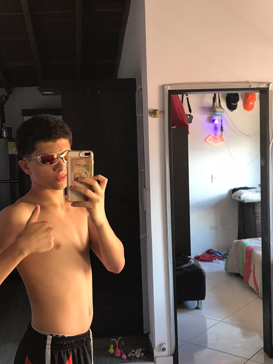 AlejandroB11632's tweet photo. Q calor apenas es para comer a un paso @cruisingmed20 @EventosGayMed https://t.co/Kbyr6JrDXn