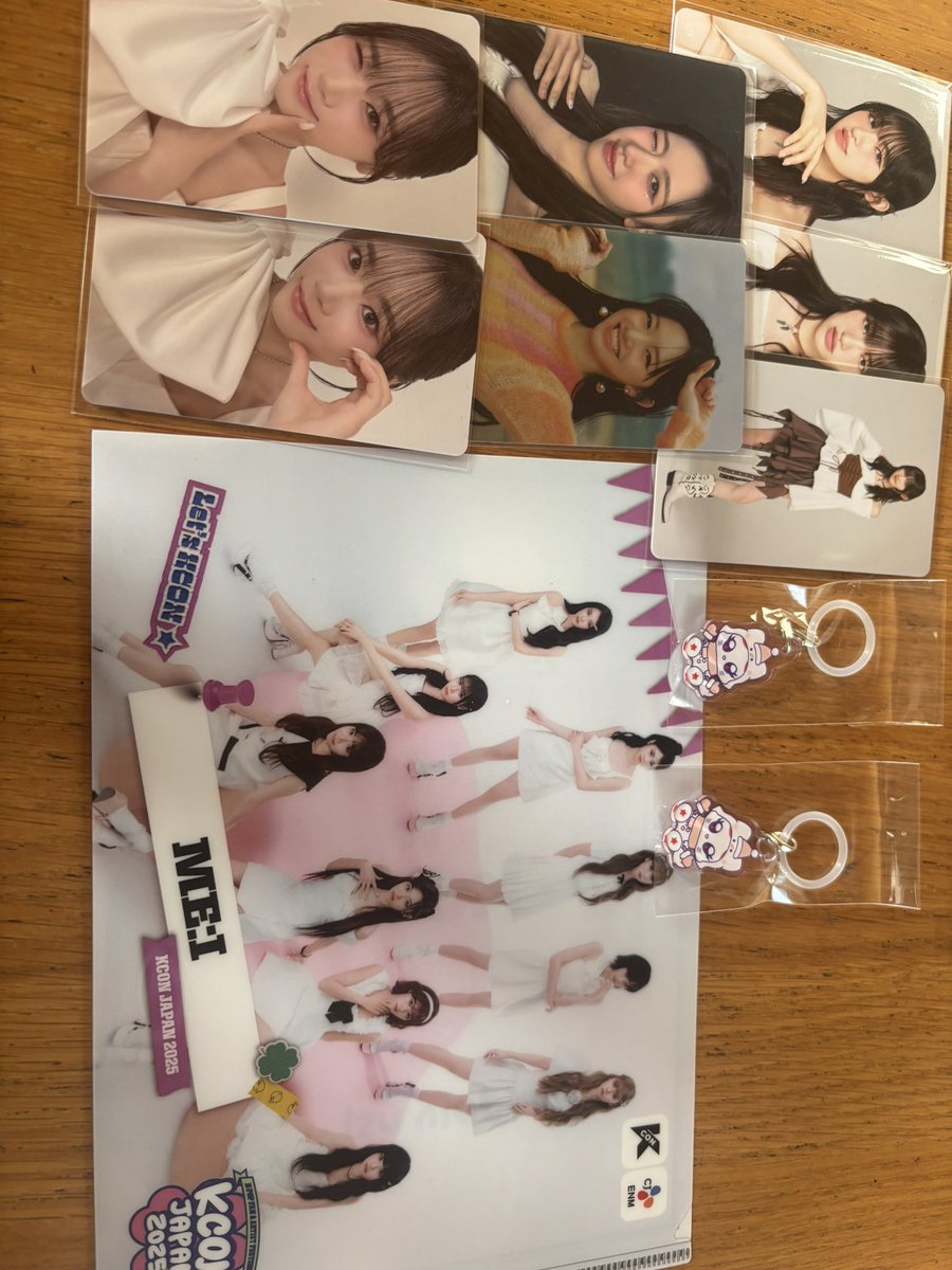2214_mya's tweet photo. ME:I WAY トレカ グッズ 交換

譲 画像のもの➕かぷっこ村上

求 買取>>>>今ツアー海老原>過去海老原

有明1日目、都内手渡しのみ
 #ME_I交換 #ME_I買取 https://t.co/9HBtvoFmQj