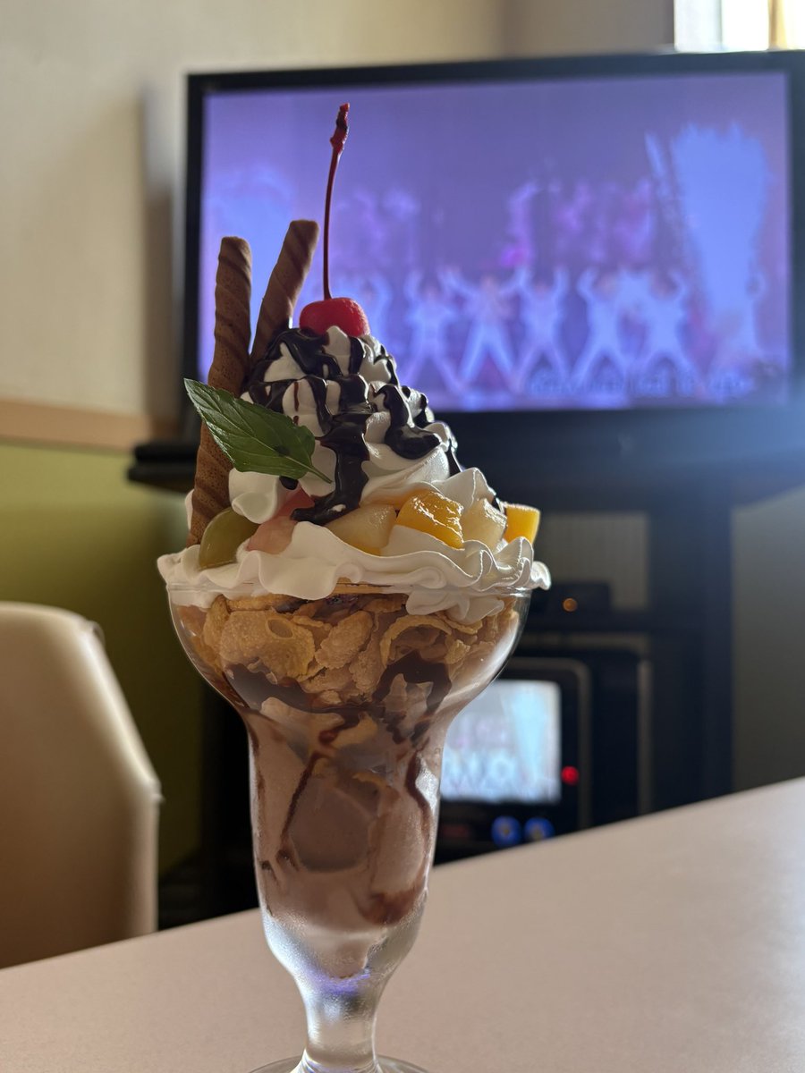 _mermaid34's tweet photo. カラオケ館、毎年わたしの誕生日を祝ってくれてありがとう。(チェリボムを添えて) https://t.co/p4qmXCCquD