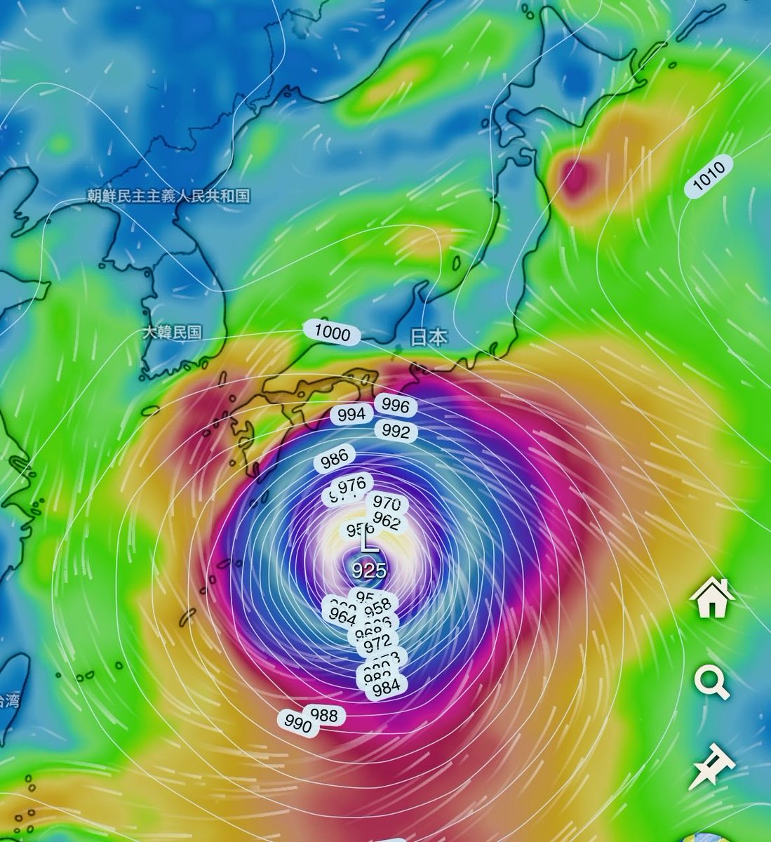 weather1130's tweet photo. 昨日より、西よりに進む予想に変化中
今後の最新情報に要注意！ https://t.co/vutk5WQIoK
