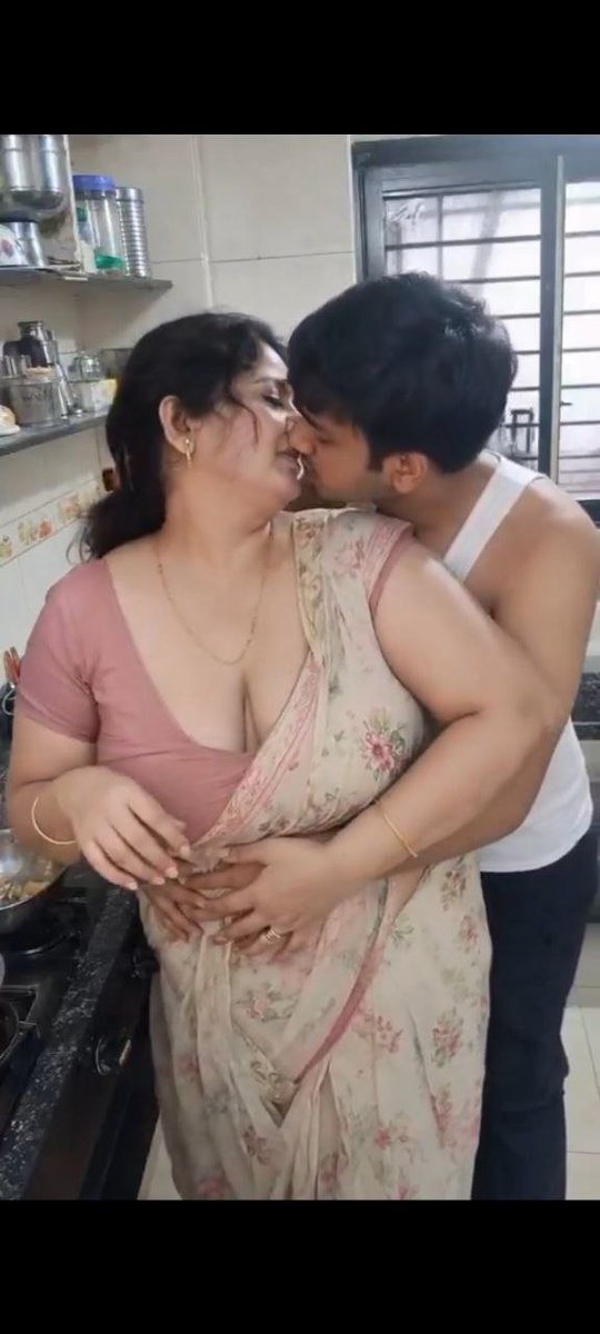Oggy55982's tweet photo. Anty with kitchen 🔥🍌 #hot #sexy #anty #hotanty #sexyanty #mom #mummy #mother #hotmom #sexymom #momson #mommilf #milf #boobs #ass #bigboobs #chudai #deshimom #deshi #bhabi #ai https://t.co/1dUR55XwDB