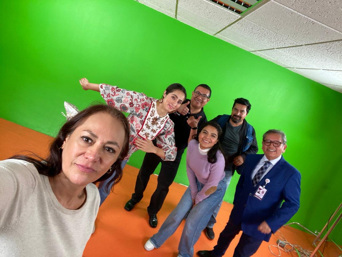 ProfeJaviJuarez's tweet photo. @rturrent He conocido a algunos de ellos y efectivamente, son de lo mejor. Algunos de ellos y ellas ya no están, pero sus enseñanzas y profesionalismo aún marcan mi labor como docente. ¡Abrazos a todos y todas! #OnceTV #ElCanalDeLosPolitécnicos https://t.co/yPx42V87zJ