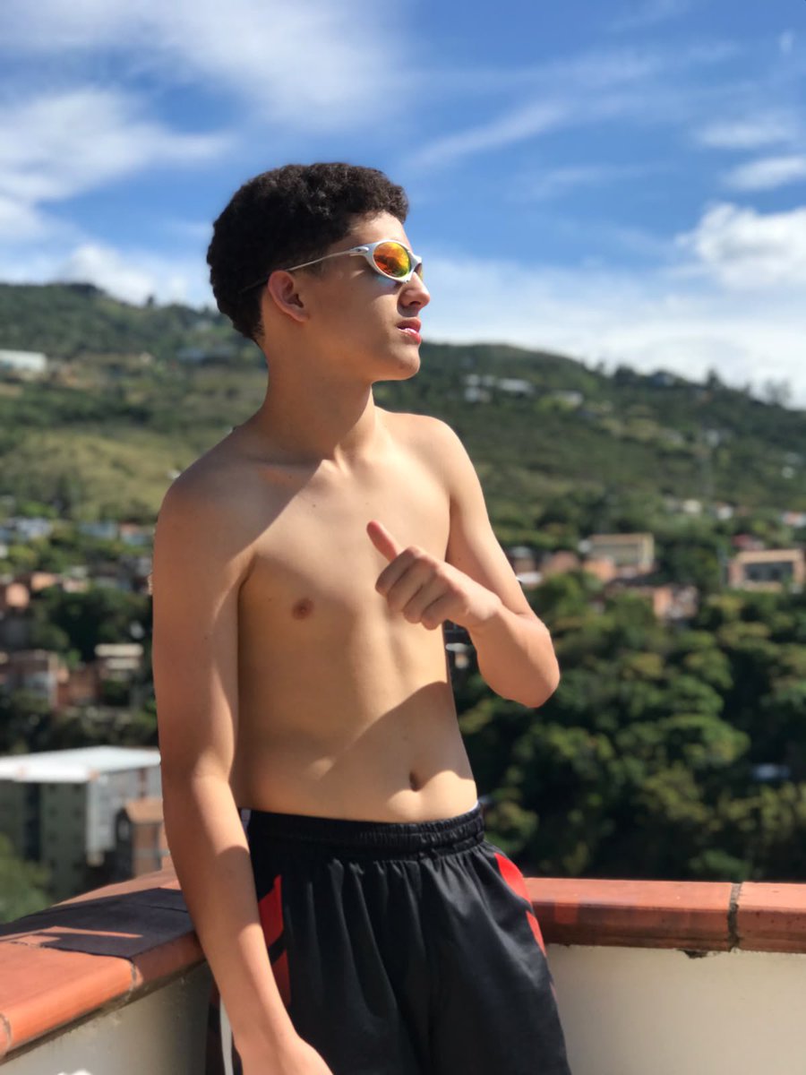 AlejandroB11632's tweet photo. 🌞⛅ esperando  🍑 https://t.co/D3UhoTcrAG
