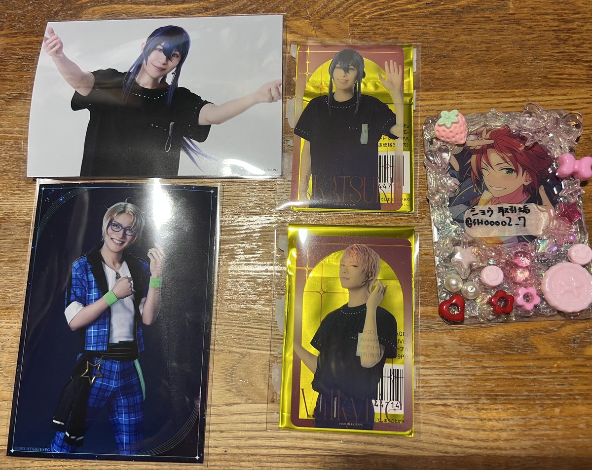 SHOOOO2_7's tweet photo. 【交換】10th Anniversary LIVE あんステ ライブ ランブロ ランダムブロマイド クリアカード クリカ
譲:ランブロ →真 颯馬
  クリカ→颯馬 宗

求:ランブロ→真緒
クリカ→真緒、凛月

まとめての交換優先。
郵送での交換希望。または8/7現地

お心当たりのある方はお気軽にお声掛け下さい。 https://t.co/hVr9ERBFNJ