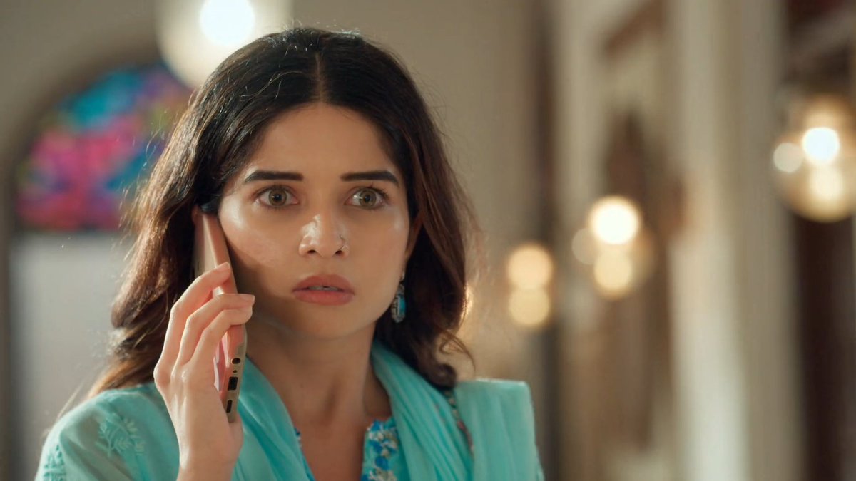 Itsurgurl_AS's tweet photo. “ayesa kya hua ki injection dene ke baad bhi mahid ki halat nhi badli "
“matlab jis insaan ne mahid ko pagalpan ki dawa di hai woh chahata hai ki Mahid sabke samne BEKABU ho jaye ”

She Cracked it 🤚🏻
Those expressive eyes BHAVIKA 🙌🏻

[#seherhonekohai #maher] https://t.co/DdYHGK10t6
