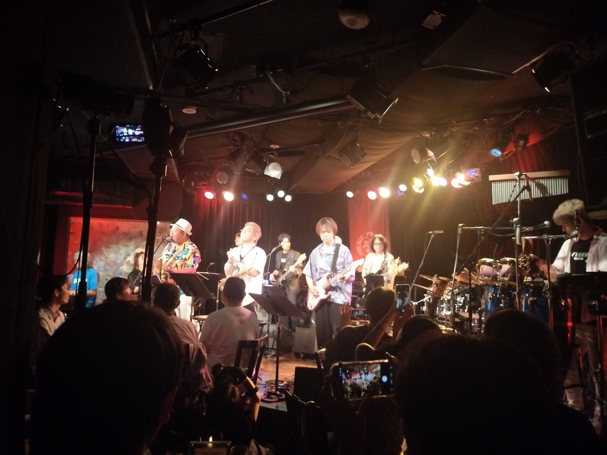 Nobutar3's tweet photo. もう1週間前ですが青木さんのメモリアルライブに行って来ました。
懐かしい人にも会えたし、知らなかった事もいろいろ聞けて、ボーヤやってた頃の思い出がいろいろ蘇ってきました。

#青木智仁 #atelierZ https://t.co/gYiNCnY0j1