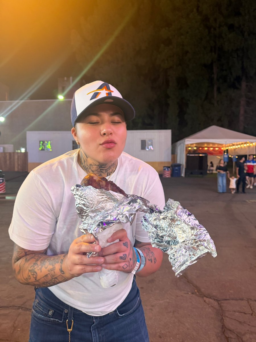 trinna_bean1's tweet photo. 🍗 🎡🎟️ https://t.co/0FlgE89SVs