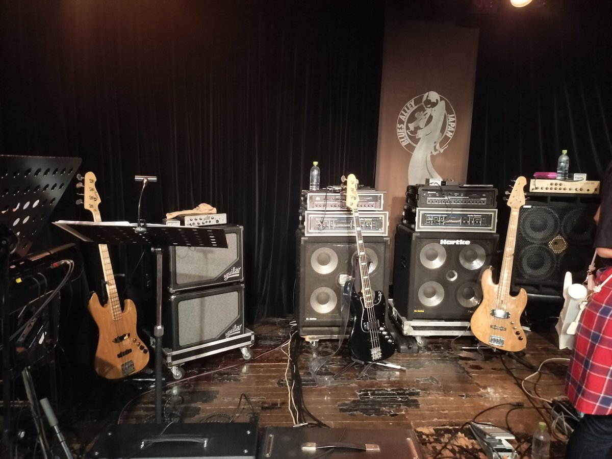 Nobutar3's tweet photo. もう1週間前ですが青木さんのメモリアルライブに行って来ました。
懐かしい人にも会えたし、知らなかった事もいろいろ聞けて、ボーヤやってた頃の思い出がいろいろ蘇ってきました。

#青木智仁 #atelierZ https://t.co/gYiNCnY0j1