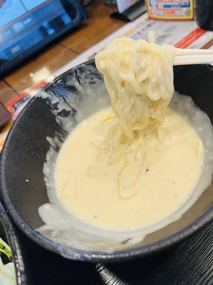 V7Bzu's tweet photo. 帰りに扇屋ラーメンで気になってたレモン豆乳ラーメン食べました🍜🍋
コレ美味しい〜❤️
ご馳走様でした。 https://t.co/96jZYDEUuT