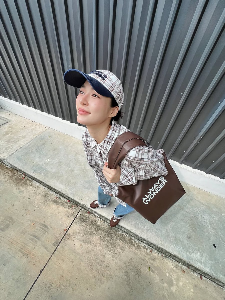 LingOrm_BH's tweet photo. Wakey wakey ☕️
มอนิ่งค่ะพี่ตี๋ 🤍 

Cr. IG: linglingkwong 

#หลิงออม
#LingOrm 
#หลิงหลิงคอง‌ 
#LinglingKwong https://t.co/QNp5qUMMrB