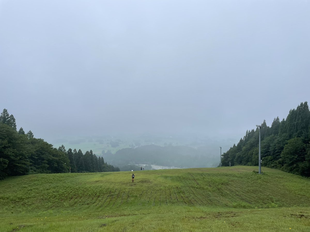 senkanko's tweet photo. 雨を吹き飛ばす笑顔第5回 #大台スキー場ゲレンデラン 🏃‍♂️
7/20夏のゲレンデ1kmを駆け上るイベントが行われました！当日は雨模様でしたが、アニメのヒーローなど個性豊かな53名が完走し、頂上で最高の笑顔が弾けました😊夏の大台スキー場へぜひ！📸ゴール前の写真提供：NPO法人スポーツコミッション秋田 https://t.co/C4I6e6YNPt
