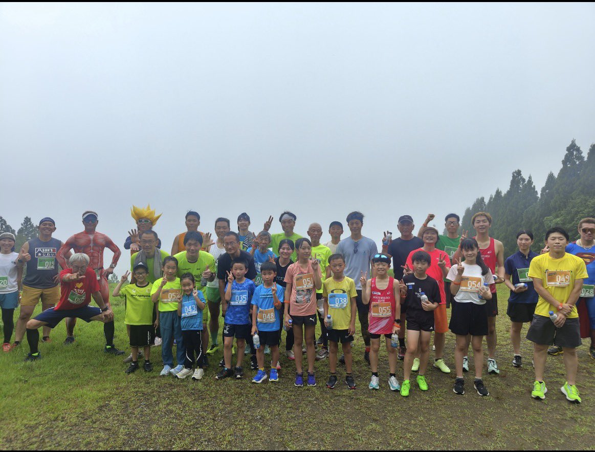 senkanko's tweet photo. 雨を吹き飛ばす笑顔第5回 #大台スキー場ゲレンデラン 🏃‍♂️
7/20夏のゲレンデ1kmを駆け上るイベントが行われました！当日は雨模様でしたが、アニメのヒーローなど個性豊かな53名が完走し、頂上で最高の笑顔が弾けました😊夏の大台スキー場へぜひ！📸ゴール前の写真提供：NPO法人スポーツコミッション秋田 https://t.co/C4I6e6YNPt
