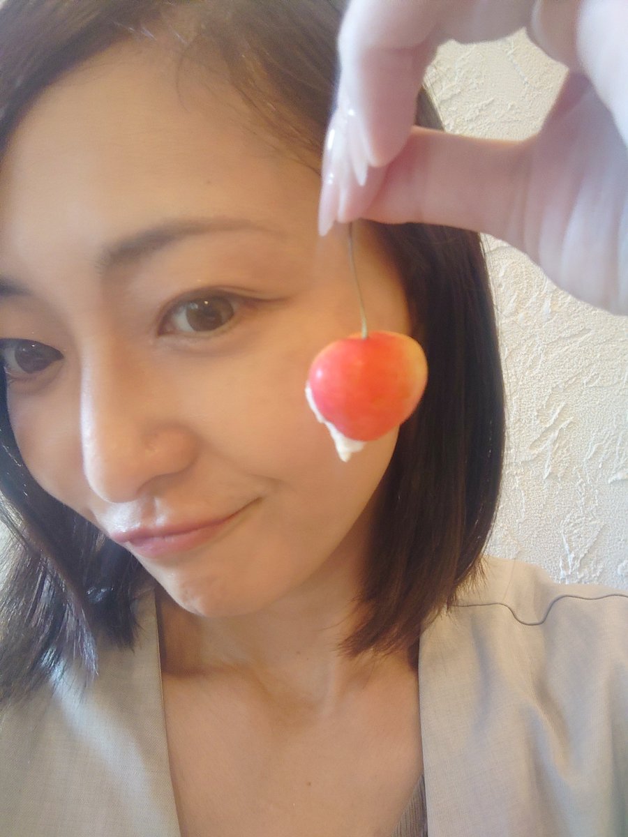 itsuki_0210's tweet photo. さくらんぼ&amp;生クリーム🍒
大粒で美味しかった〜です😋

最近思うのょ。100点の理想より、0点でも一緒に居たいと思える関係のが、私はスキです♡♡♡

ふふふ⋯
気負わず無理なく、やる時やれば、それでいーじゃんっ😜 https://t.co/54Toiqo8QX