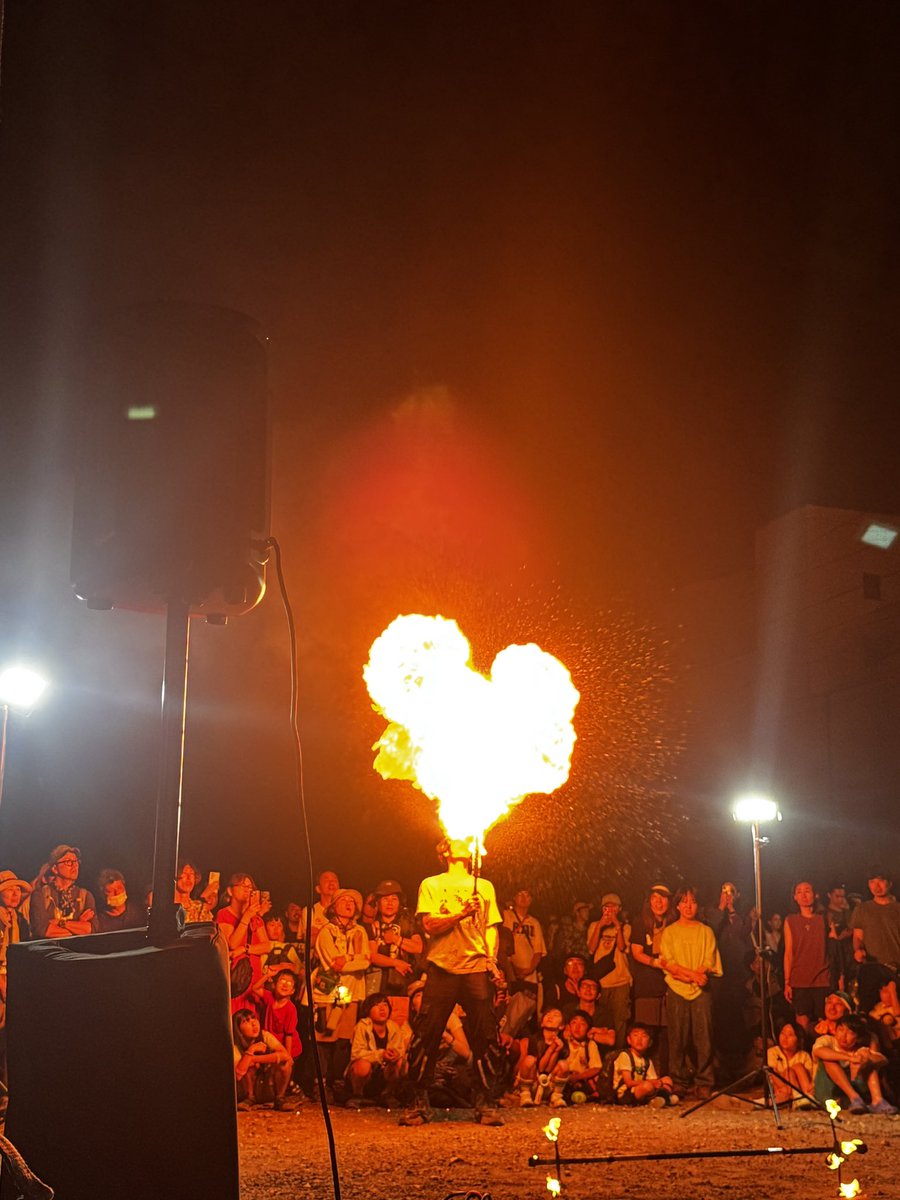 SmoKeeySR's tweet photo. フジロック大道芸チームのスタッフとして、苗場に行ってきました。はじめてのフジロック、はじめてのキャンプ、続く雨と過酷な時間もありましたが、普通じゃ味わえないフジロックを堪能してきました！

身体がバッキバキですが、それも心地よい！
自然の中の大道芸を味わいたい方は、来年ぜひ！ https://t.co/jmrbwLfWbP