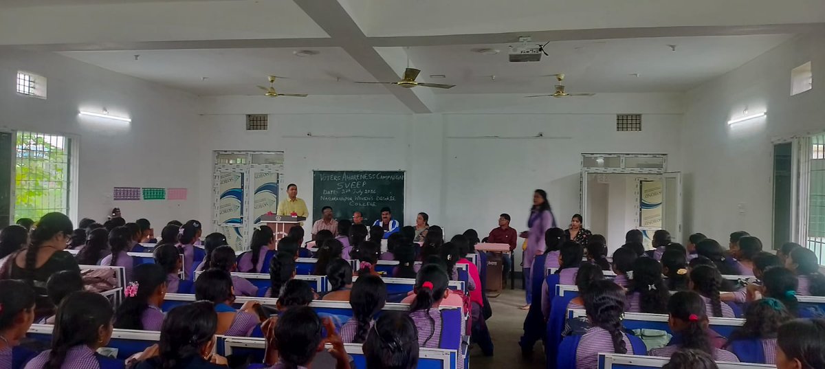 NgprMuncipality's tweet photo. SVEEP activities at Women's Degree College, Nabarangpur, by Nabarangpur Municipality https://t.co/2SWrt1Czv3