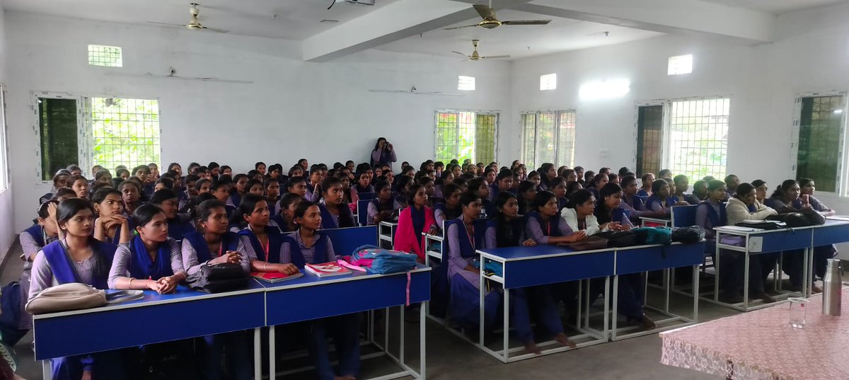 NgprMuncipality's tweet photo. SVEEP activities at Women's Degree College, Nabarangpur, by Nabarangpur Municipality https://t.co/2SWrt1Czv3