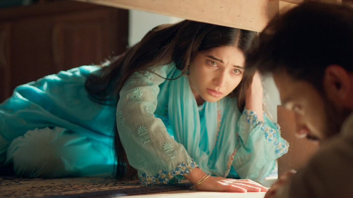 Itsurgurl_AS's tweet photo. “ayesa kya hua ki injection dene ke baad bhi mahid ki halat nhi badli "
“matlab jis insaan ne mahid ko pagalpan ki dawa di hai woh chahata hai ki Mahid sabke samne BEKABU ho jaye ”

She Cracked it 🤚🏻
Those expressive eyes BHAVIKA 🙌🏻

[#seherhonekohai #maher] https://t.co/DdYHGK10t6