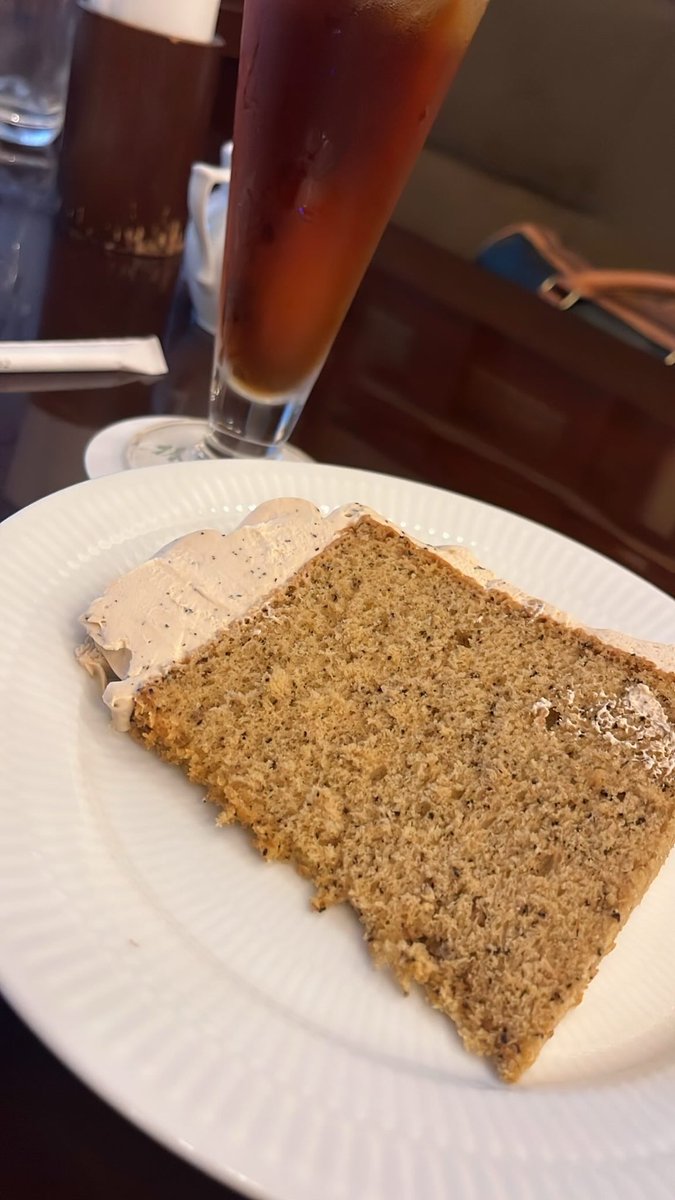 kuj0_'s tweet photo. おそようございます〜！
昨日食べた紅茶のシフォンケーキを添えて🍰 https://t.co/gXdyStVwrt